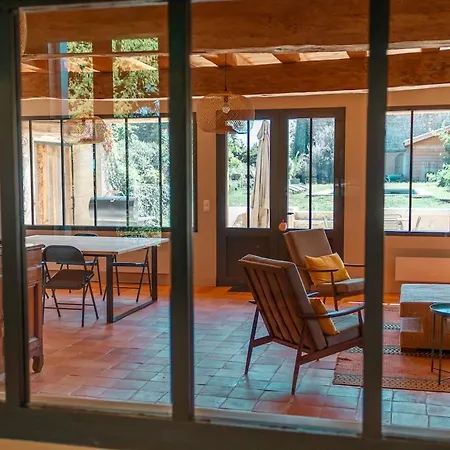 L'orangerie بيت للعطل Grézillac