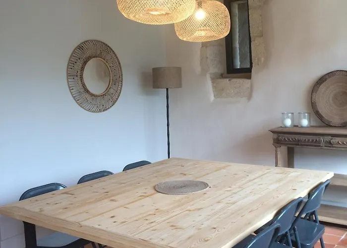 L'orangerie بيت للعطل Grézillac