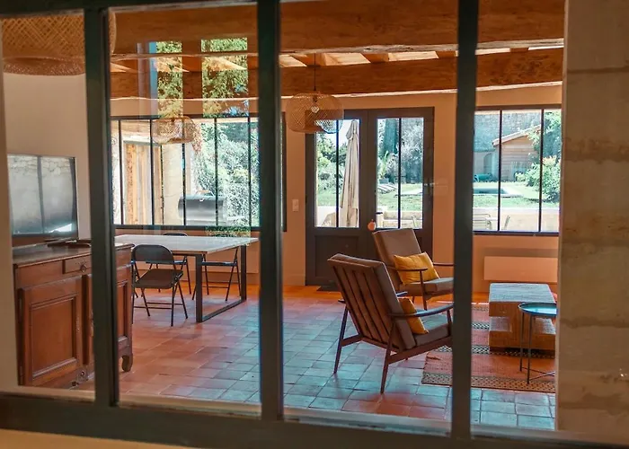 L'orangerie بيت للعطل Grézillac